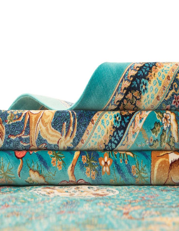 Detail image of 6' 6 x 9' 7 Ghom Design Rug