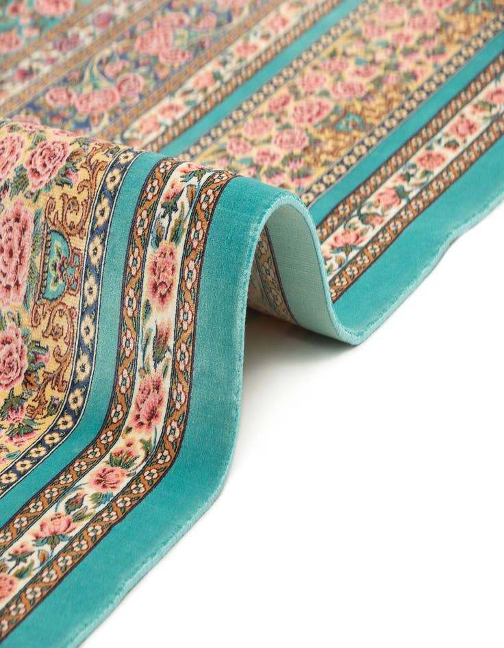 Detail image of 6' 5 x 9' 7 Ghom Design Rug