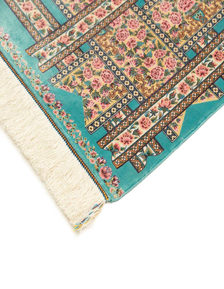 Detail image of 6' 5 x 9' 7 Ghom Design Rug