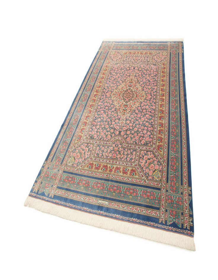 Detail image of 6' 6 x 9' 8 Ghom Design Rug