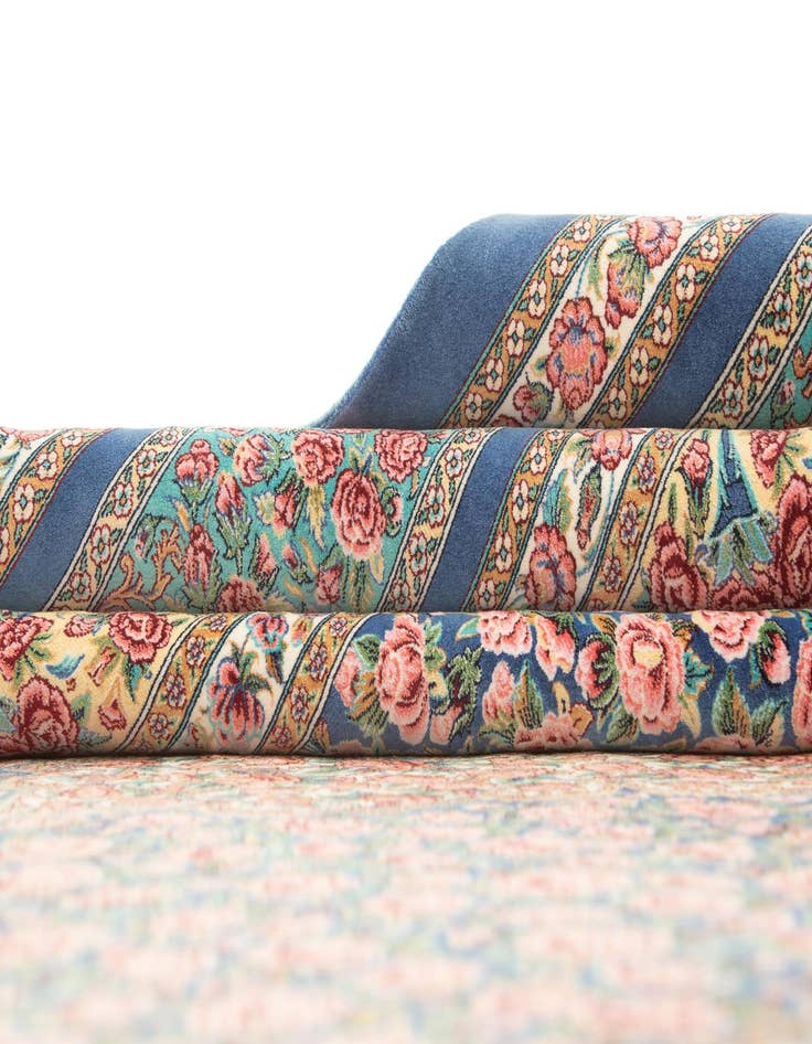 Detail image of 6' 6 x 9' 8 Ghom Design Rug