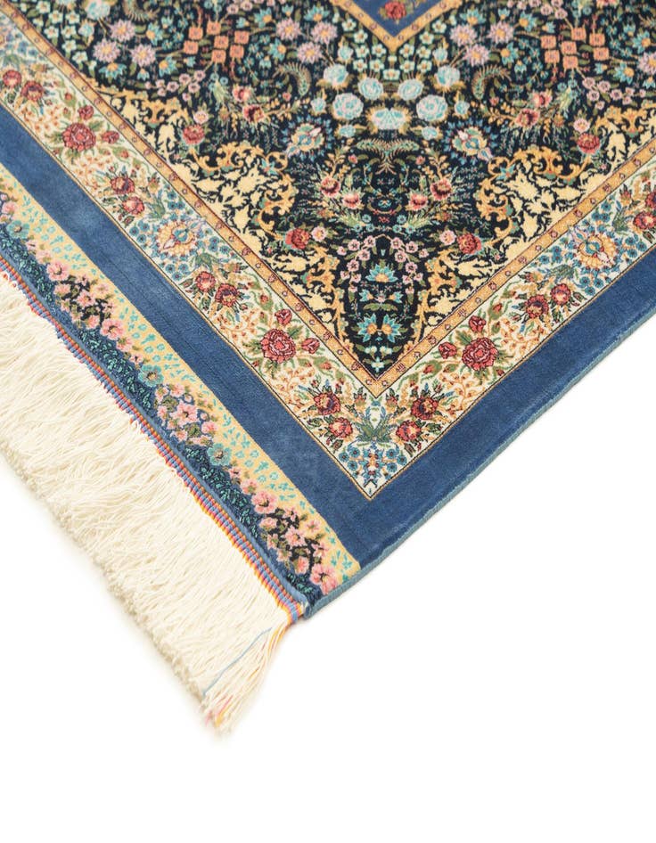 Detail image of 6' 6 x 9' 8 Ghom Design Rug