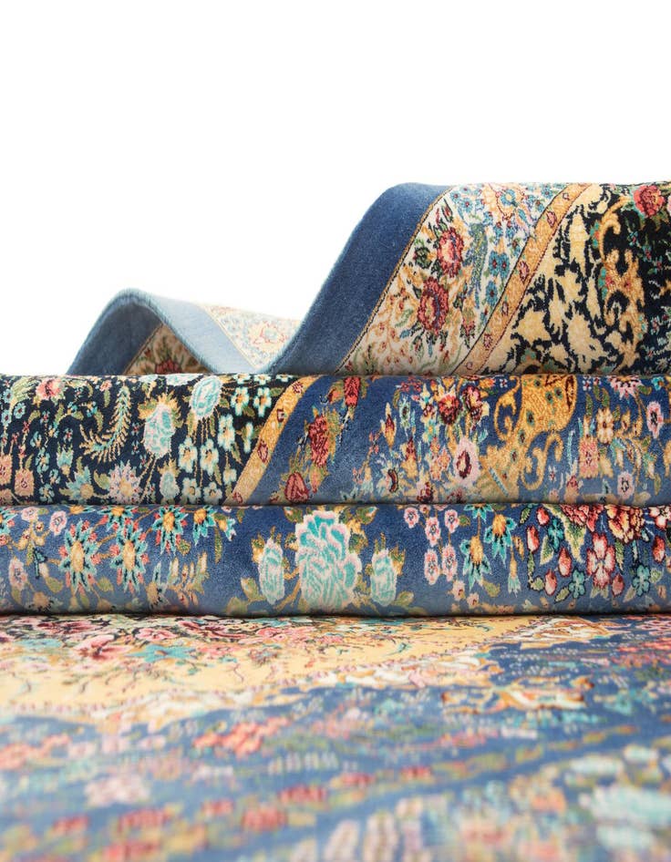 Detail image of 6' 6 x 9' 8 Ghom Design Rug
