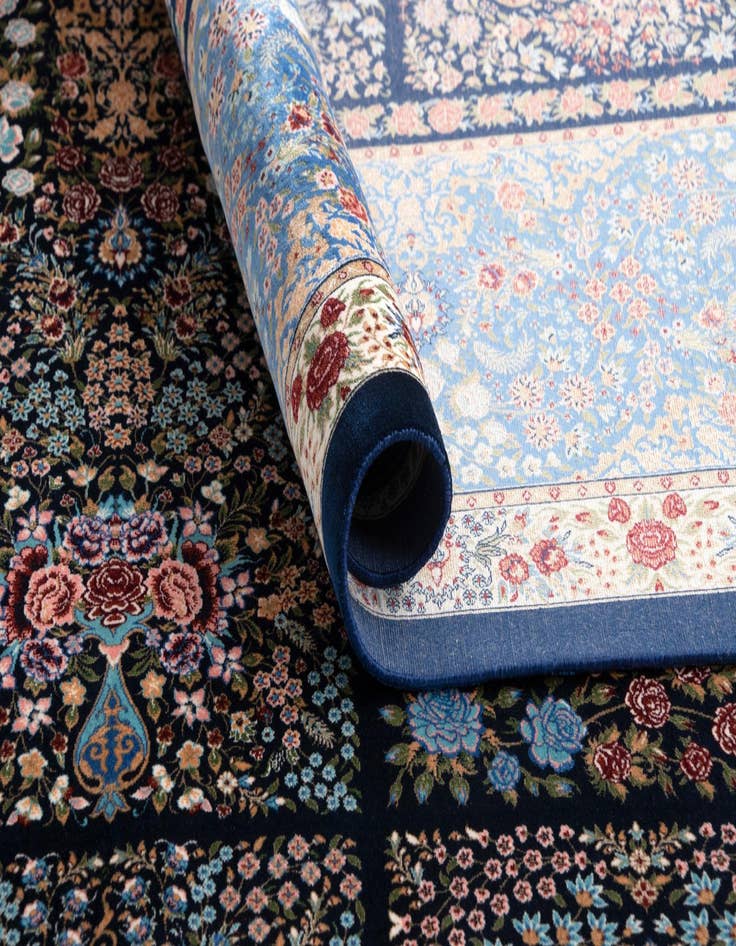 Detail image of 6' 7 x 9' 10 Ghom Design Rug