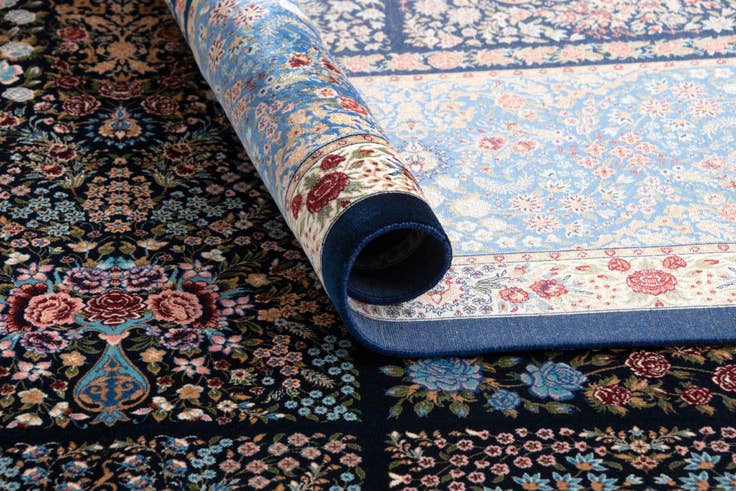 Detail image of 6' 7 x 9' 10 Ghom Design Rug