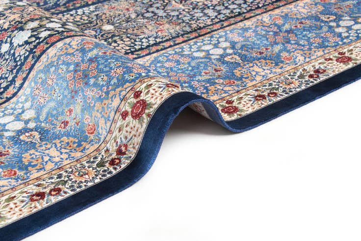 Detail image of 6' 7 x 9' 10 Ghom Design Rug