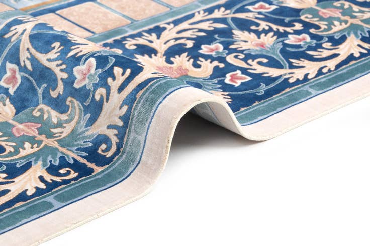 Detail image of 6' 7 x 9' 10 Ghom Design Rug