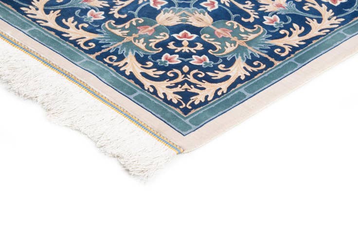 Detail image of 6' 7 x 9' 10 Ghom Design Rug