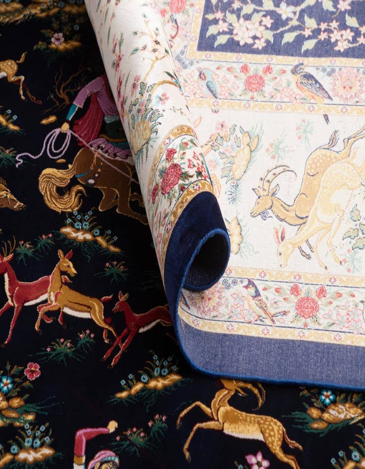 Detail image of 6' 7 x 9' 10 Ghom Design Rug