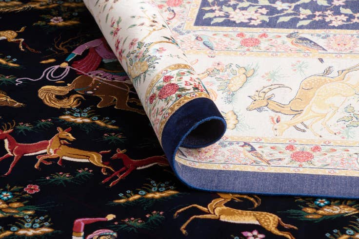 Detail image of 6' 7 x 9' 10 Ghom Design Rug
