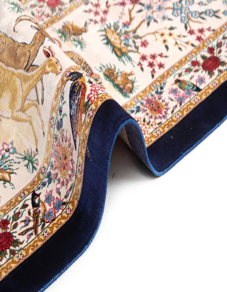 Detail image of 6' 7 x 9' 10 Ghom Design Rug