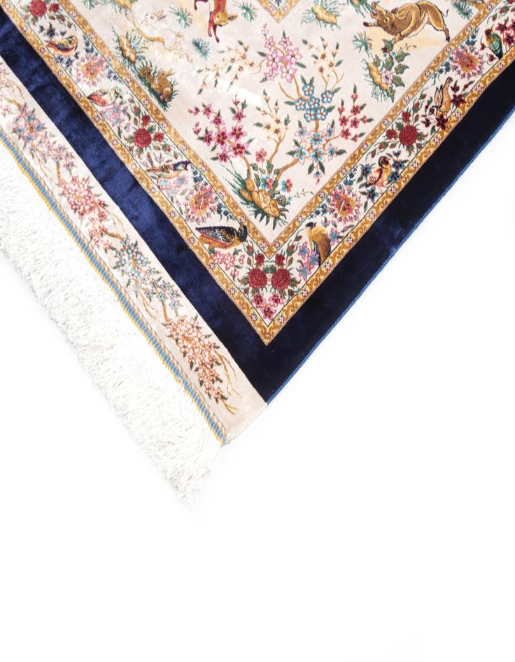 Detail image of 6' 7 x 9' 10 Ghom Design Rug