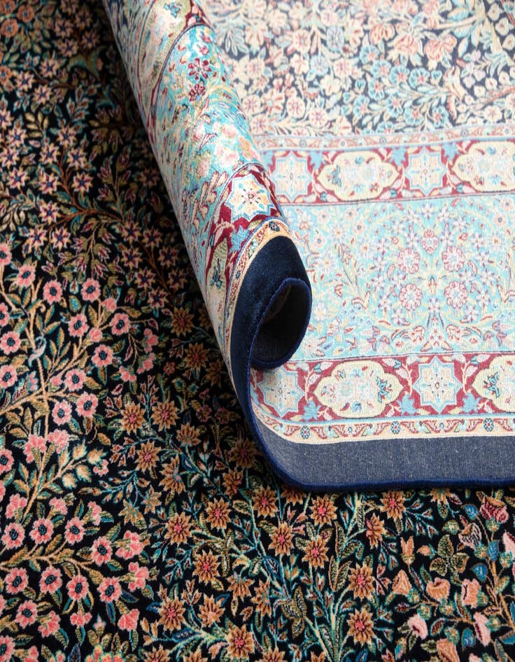 Detail image of 4' 5 x 6' 7 Ghom Design Rug