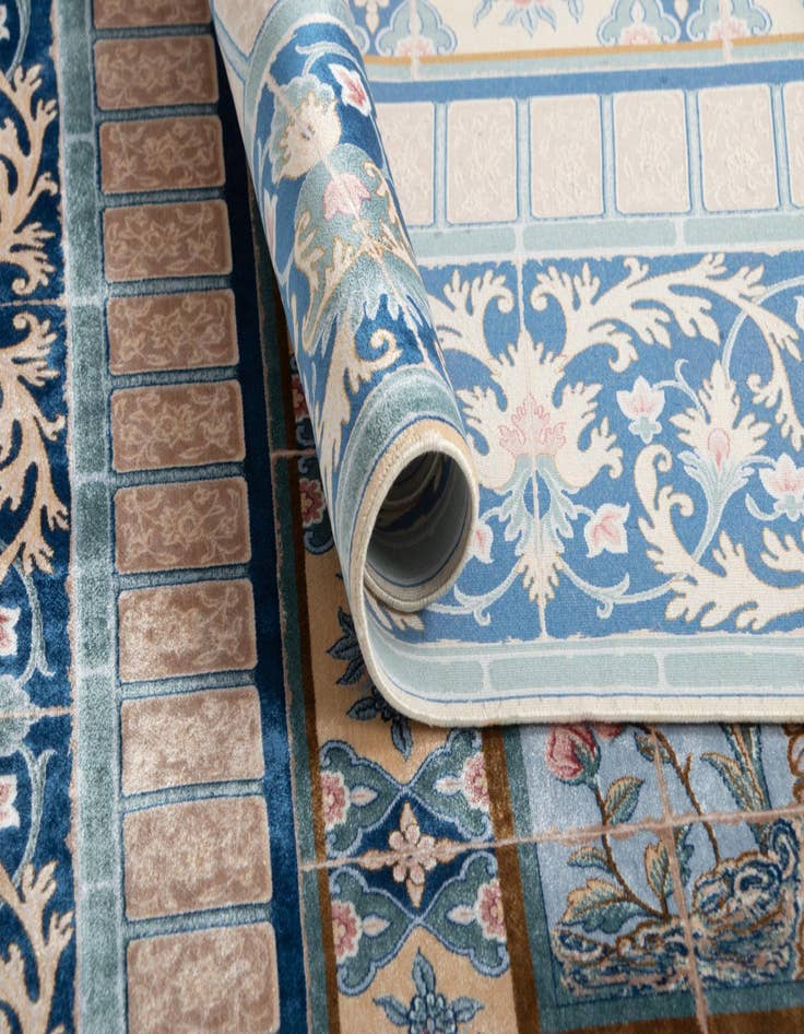 Detail image of 4' 11 x 7' 5 Ghom Design Rug