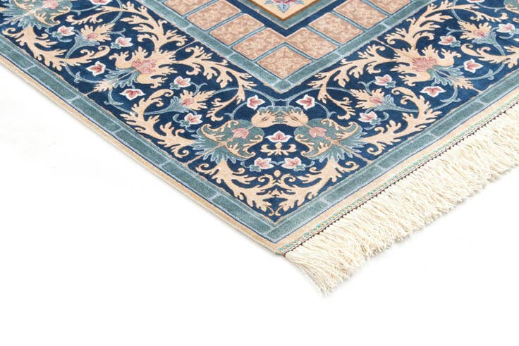 Detail image of 4' 11 x 7' 5 Ghom Design Rug