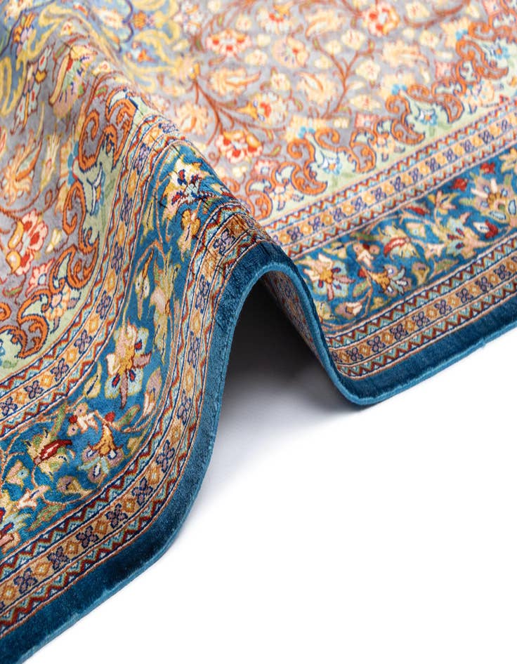 Detail image of 2' 7 x 4' 3 Ghom Silk Rug