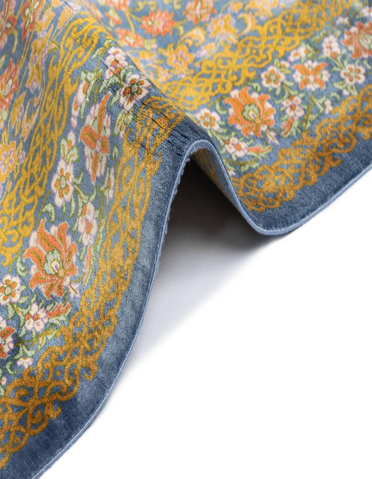 Detail image of 2' 7 x 4' Ghom Silk Rug