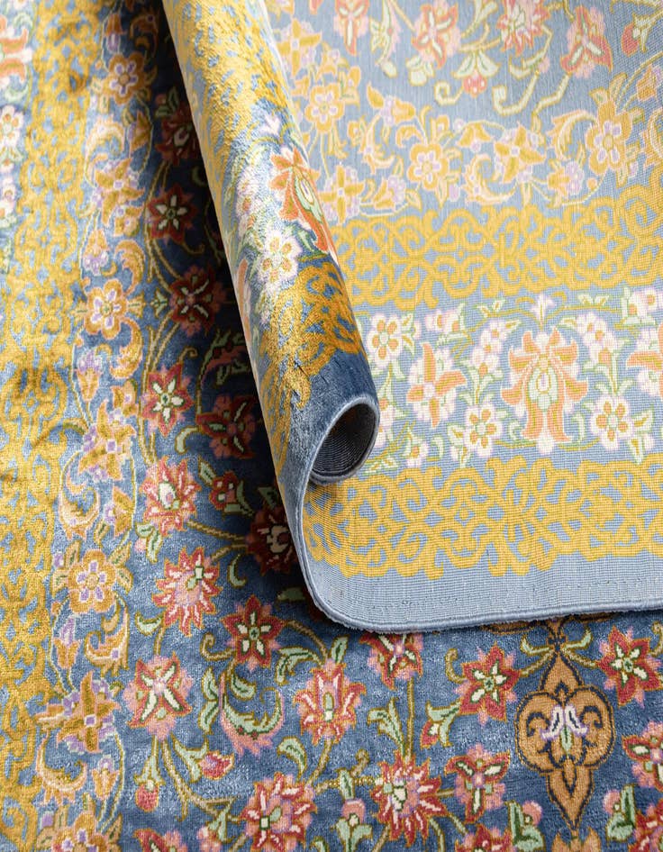 Detail image of 2' 7 x 4' Ghom Silk Rug