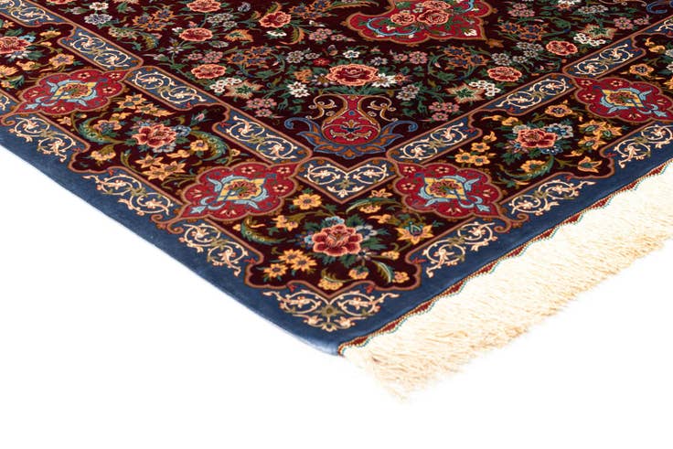 Detail image of 4' 4 x 6' 5 Ghom Silk Rug