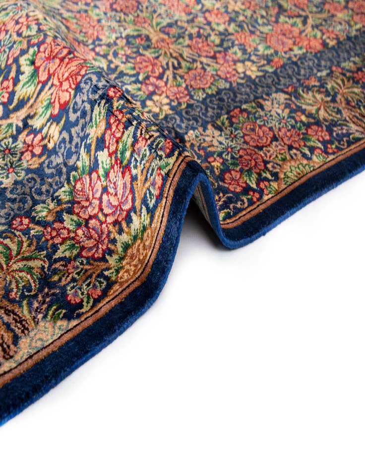 Detail image of 2' 7 x 4' 1 Ghom Silk Rug