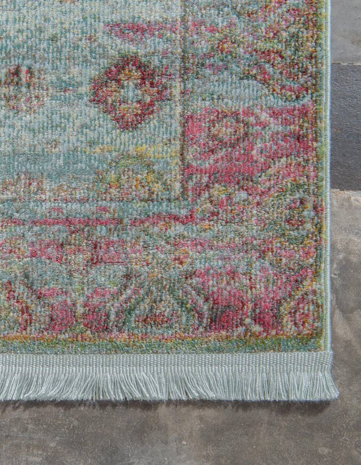 Detail image of 5' 5 x 8' Havana Rug