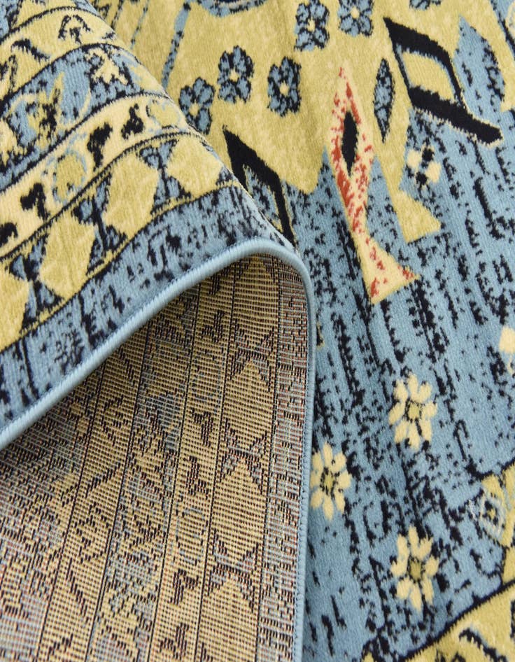 Detail image of 5' 3 x 7' 3 Heris Rug
