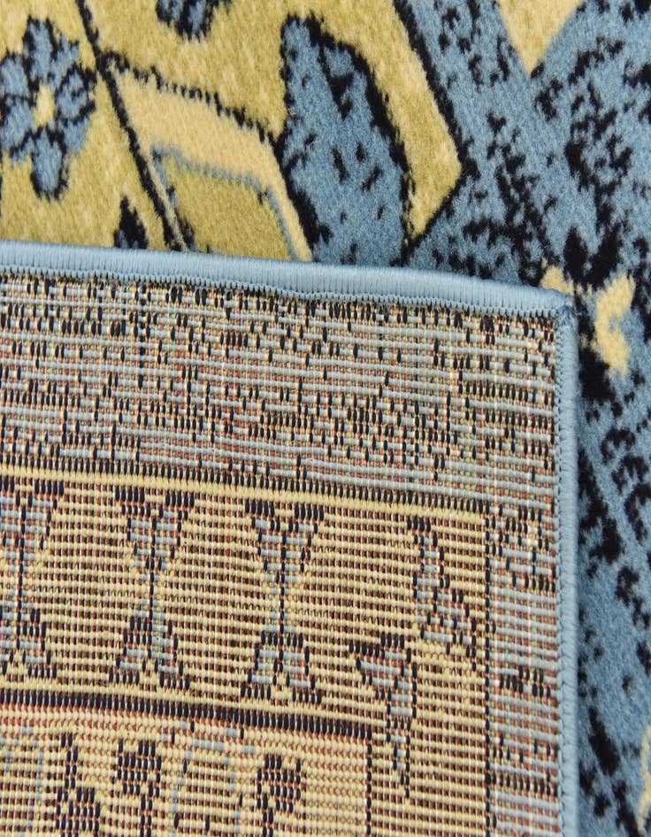 Detail image of 5' 3 x 7' 3 Heris Rug