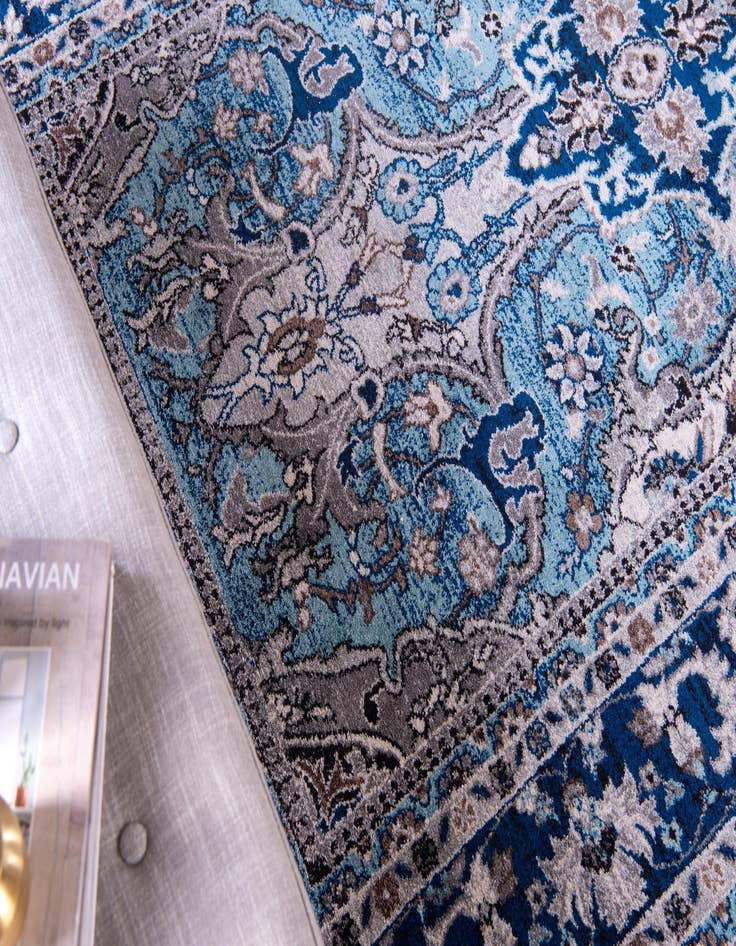 Detail image of 8' x 10' Heritage Rug