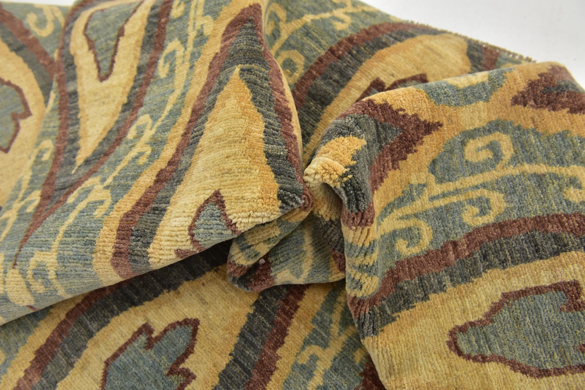 5' 7 x 10' 8 Hand Knotted Ikat Rug