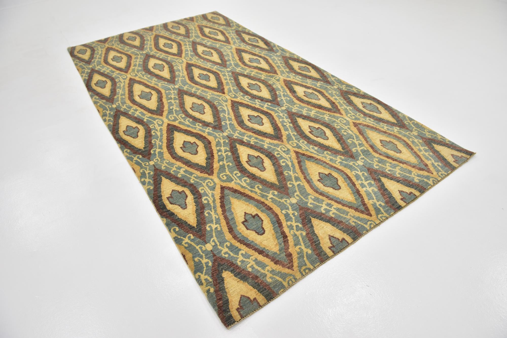 5' 7 x 10' 8 Hand Knotted Ikat Rug