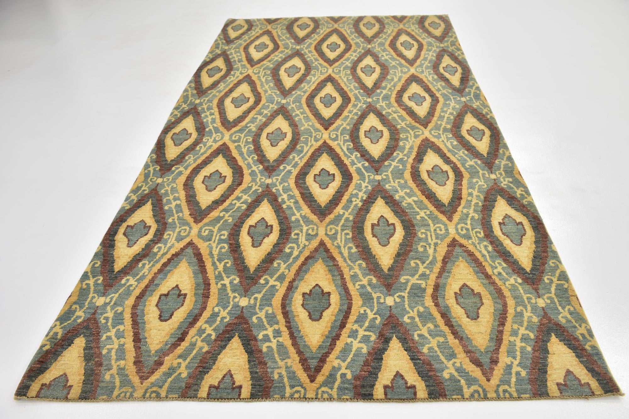 5' 7 x 10' 8 Hand Knotted Ikat Rug
