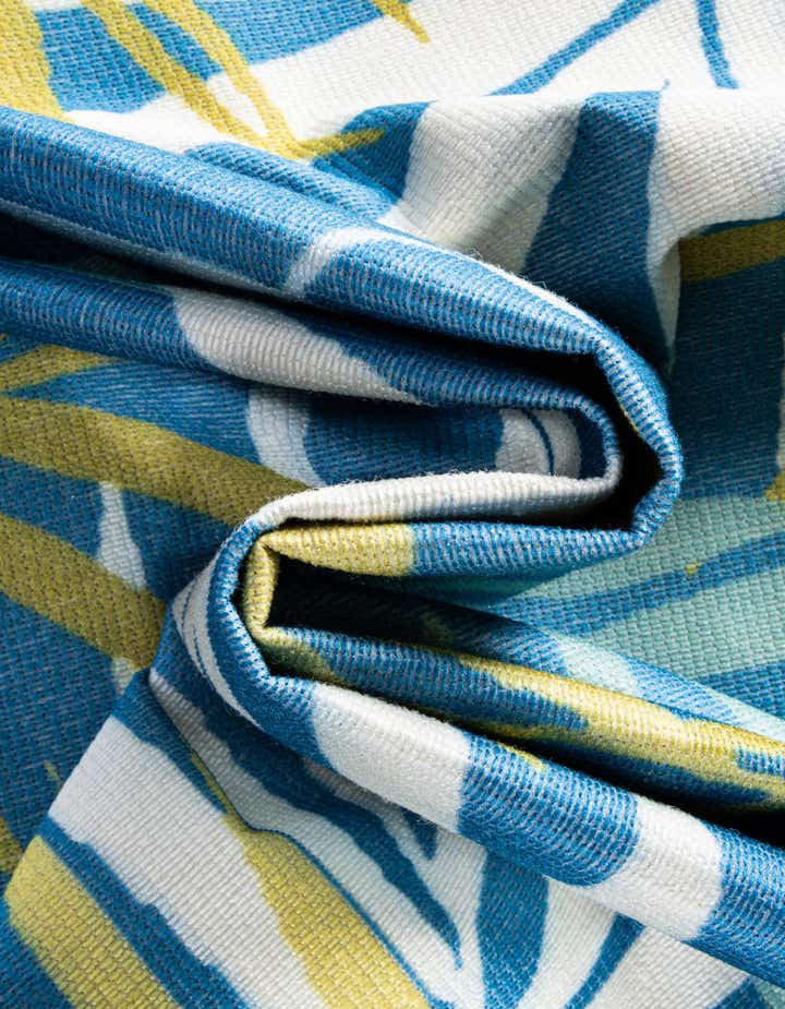 4' 1 x 6' 1 Easy-Clean Jill Zarin Caribbean Indoor / Outdoor Rug