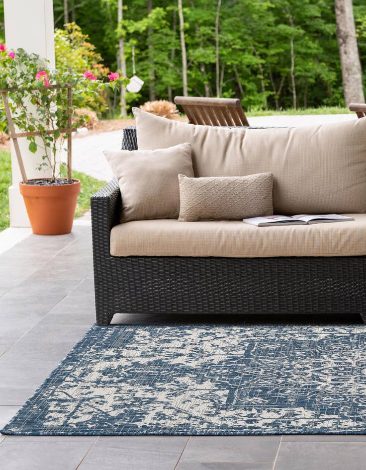 Detail image of Custom Blue Easy-Clean Jill Zarin Indoor / Outdoor Rug