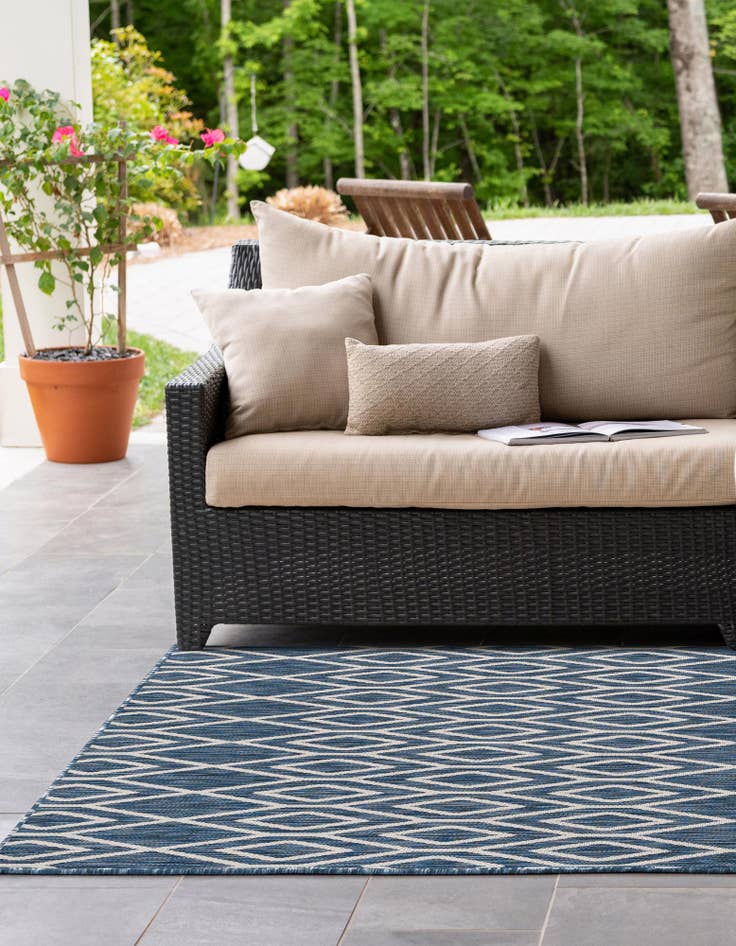 Detail image of 7' x 10' Easy-Clean Jill Zarin Turks and Caicos Indoor / Outdoor Rug