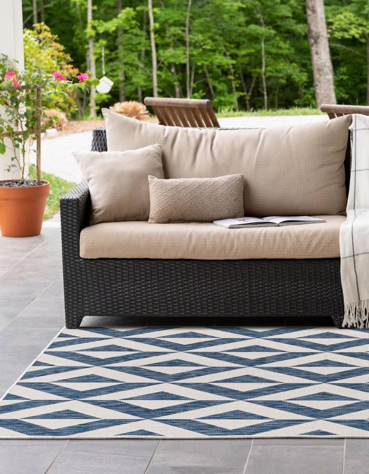 Detail image of 4' x 6' Easy-Clean Jill Zarin Napa Indoor / Outdoor Rug
