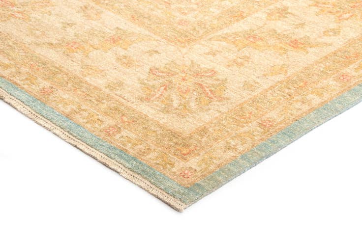 Detail image of 8' 5 x 11' 2 Kaizar Wool Rug