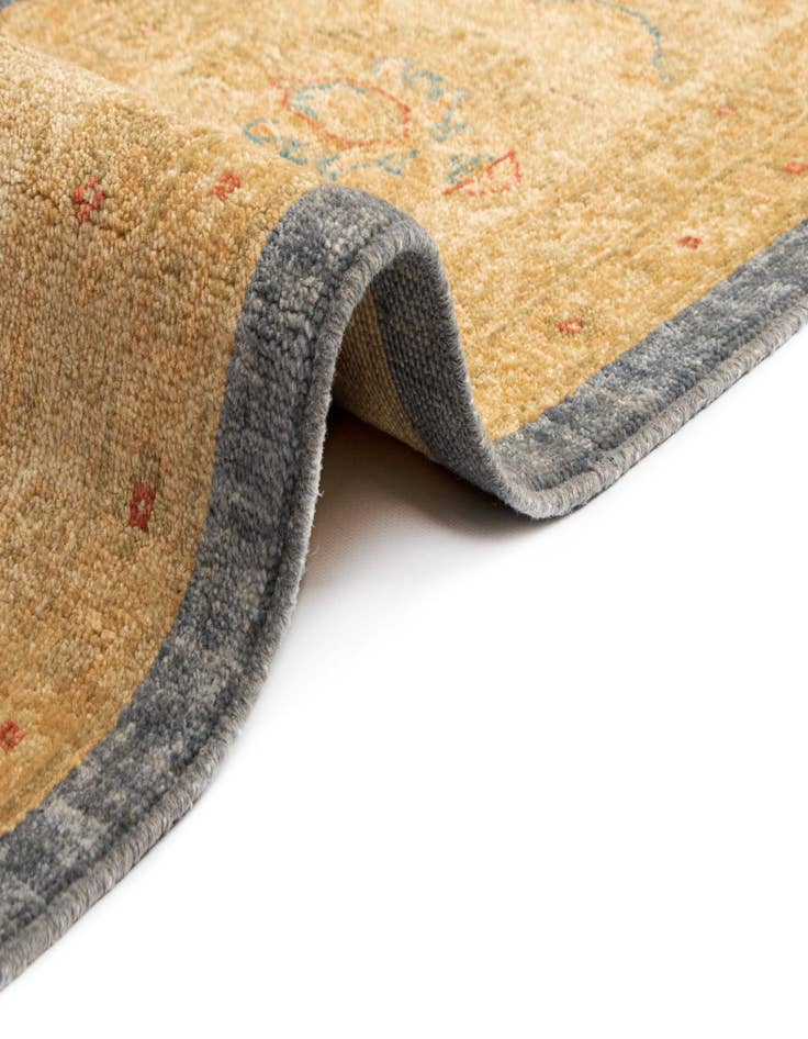 Detail image of 8' 10 x 12' 4 Kaizar Wool Rug