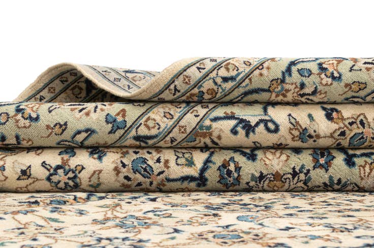 Detail image of 6' 6 x 9' 6 Kashan Wool Rug