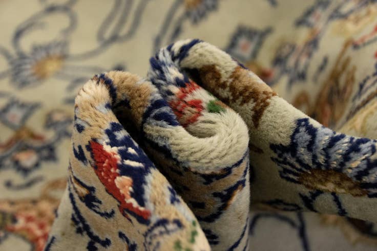 Detail image of 6' 6 x 10' Hand Knotted Kashan Persian Rug