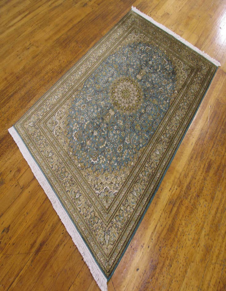 Detail image of 4' 2 x 6' 2 Hand Knotted Kashmir Oriental Rug