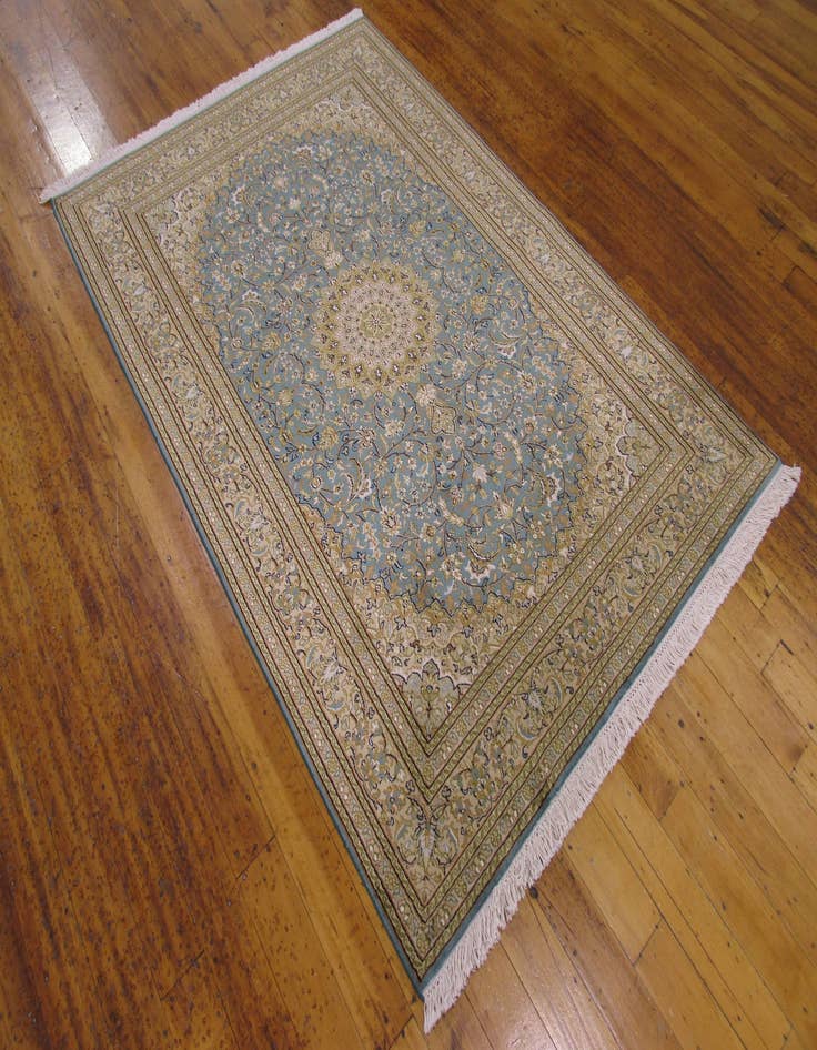 Detail image of 4' 2 x 6' 2 Hand Knotted Kashmir Oriental Rug