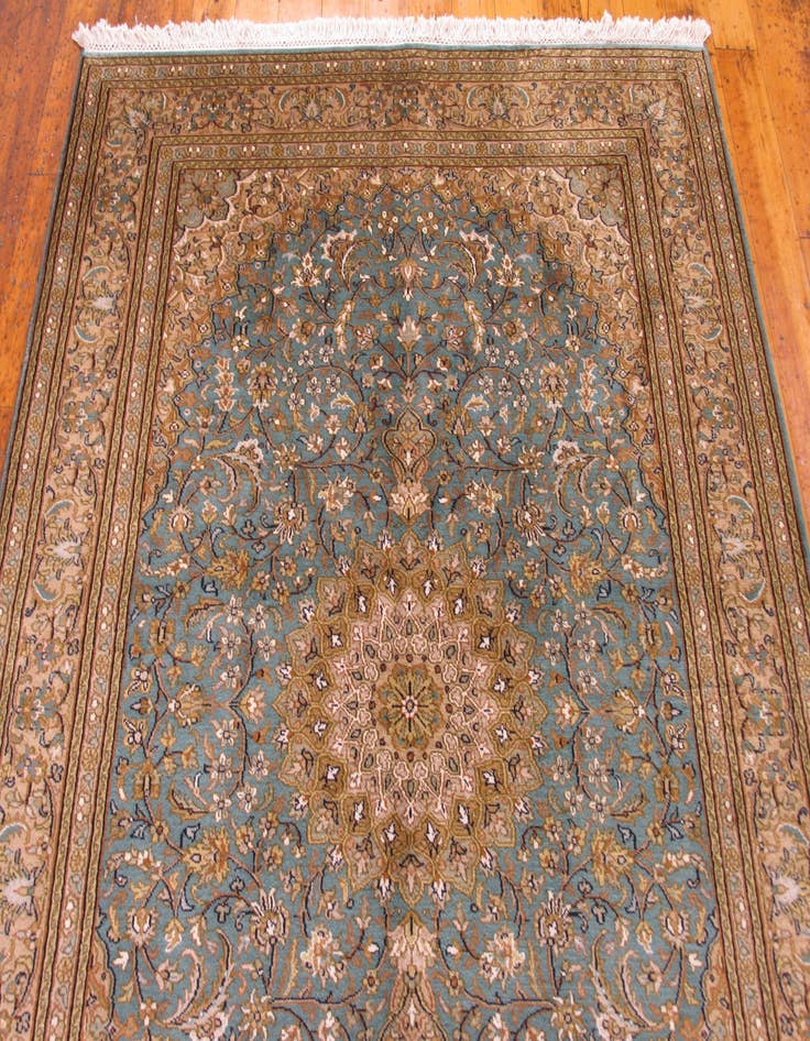 Detail image of 4' 2 x 6' 2 Hand Knotted Kashmir Oriental Rug
