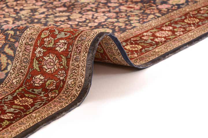 2' 7 x 4' 1 Kayseri Silk Rug