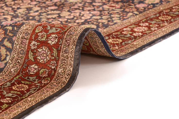 Detail image of 2' 7 x 4' 1 Kayseri Silk Rug