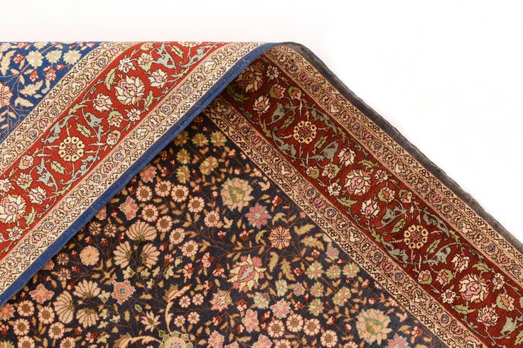 Detail image of 2' 7 x 4' 1 Kayseri Silk Rug