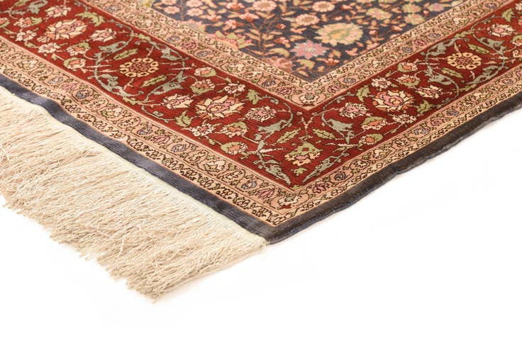 Detail image of 2' 7 x 4' 1 Kayseri Silk Rug