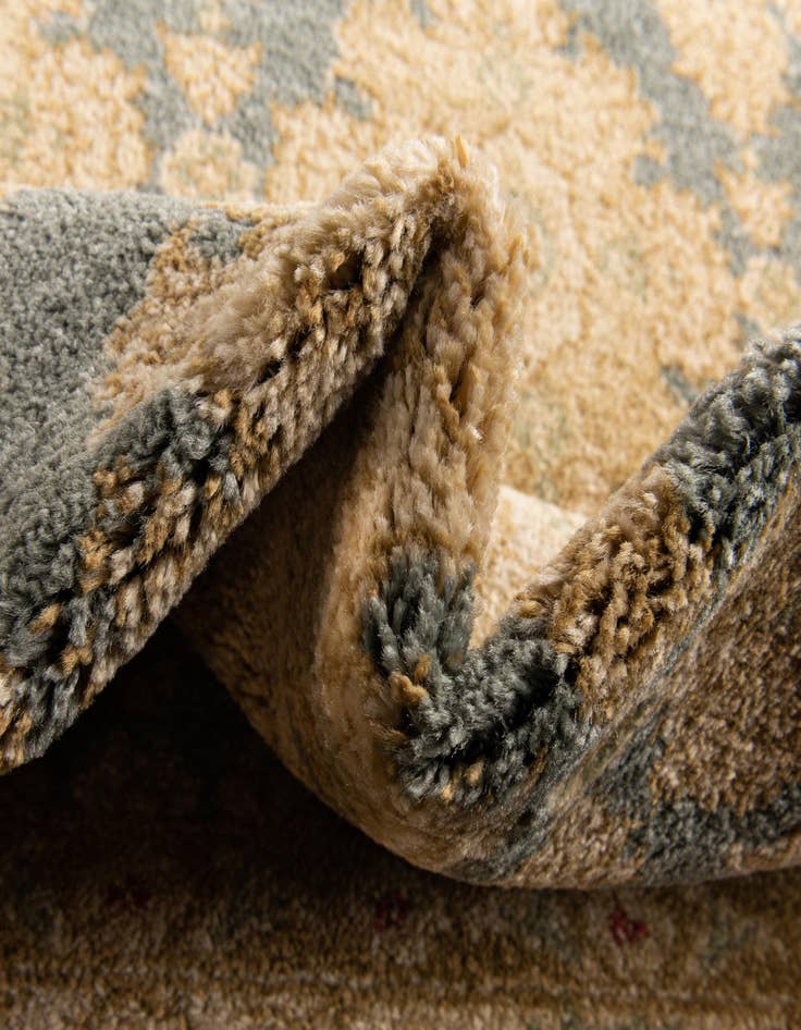 Detail image of 5' x 8' Kensington Rug