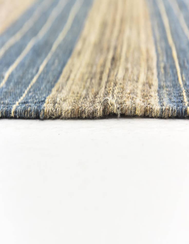 Detail image of 5' 10 x 7' 8  Hand Woven Kilim Modern Wool Rug