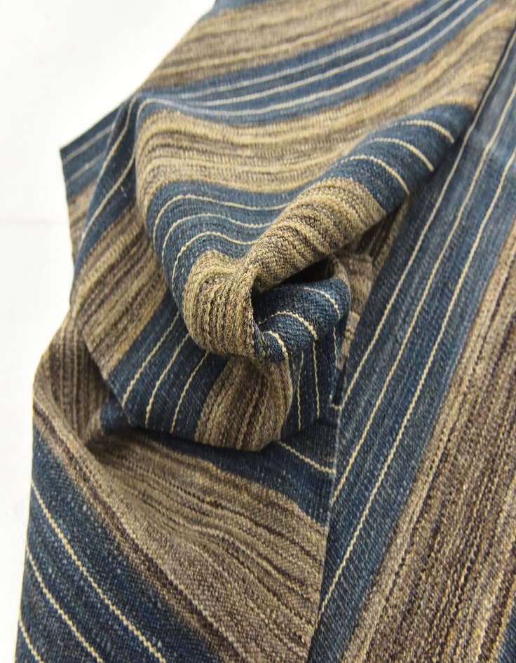 Detail image of 5' 10 x 7' 8  Hand Woven Kilim Modern Wool Rug