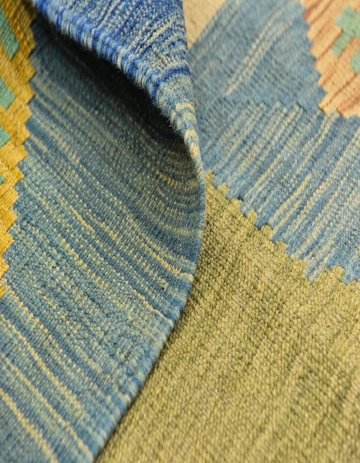 Detail image of 5' 9 x 8'  Hand Woven Kilim Modern Wool Rug